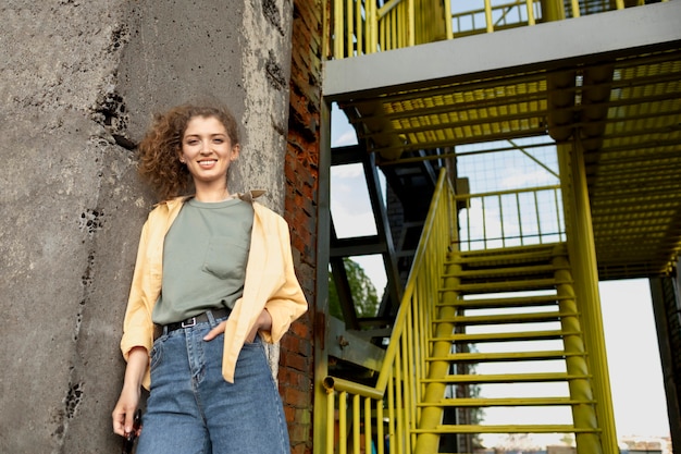 Free photo medium shot smiley woman outdoors