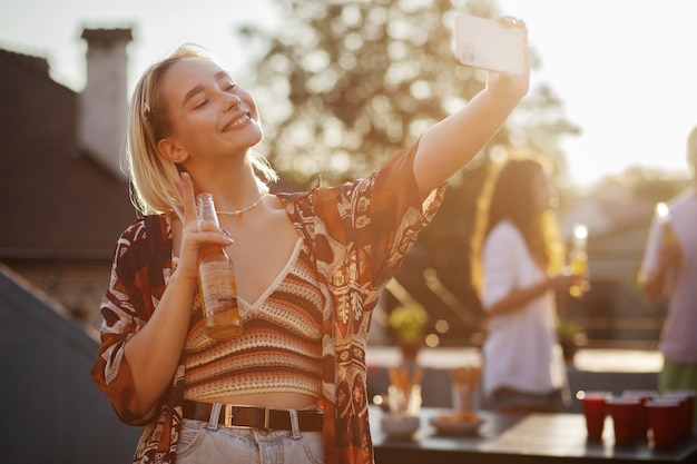 Free photo medium shot smiley woman taking selfie