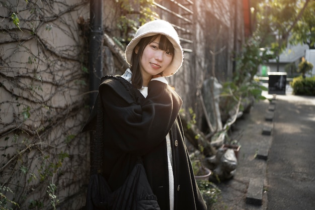 Free Photo medium shot smiley woman wearing bucket hat