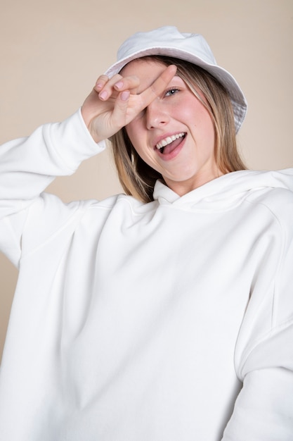 Free Photo medium shot smiley woman wearing hat