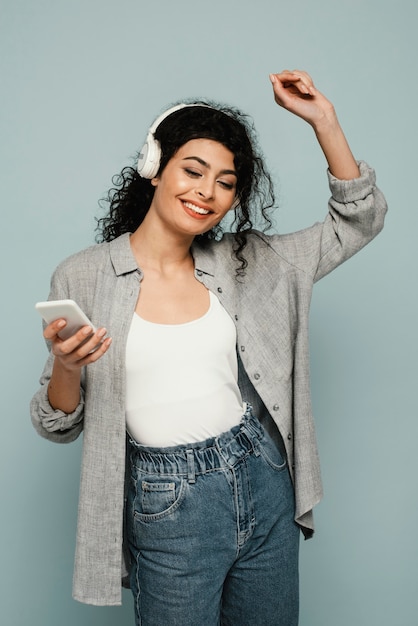 Medium shot smiley woman with headphones