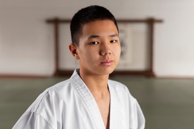 Free Photo medium shot teen practicing taekwondo