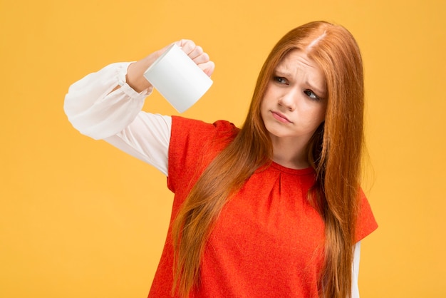 Free Photo medium shot upset girl holding mug