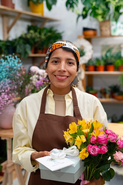 Free photo medium shot woman celebrating mother's day