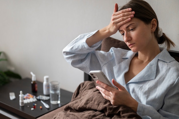 Medium shot woman experiencing headache