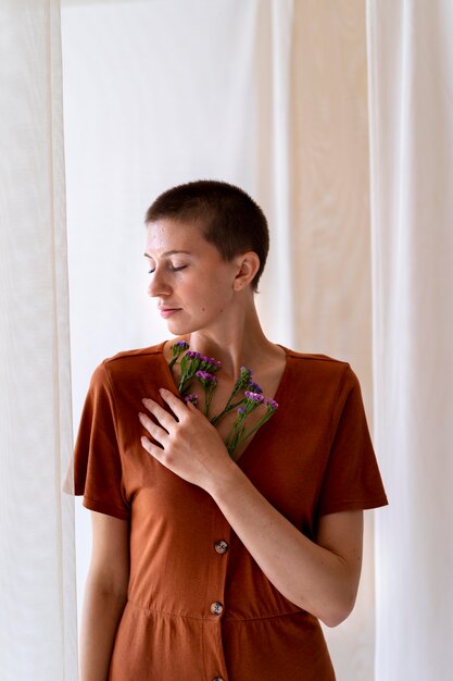 Medium shot woman holding flowers