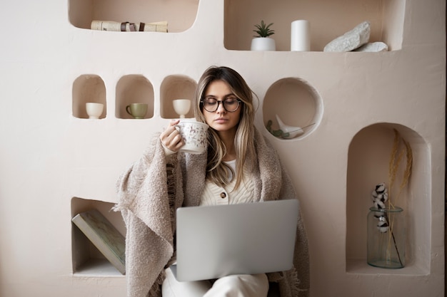 Free Photo medium shot woman holding laptop