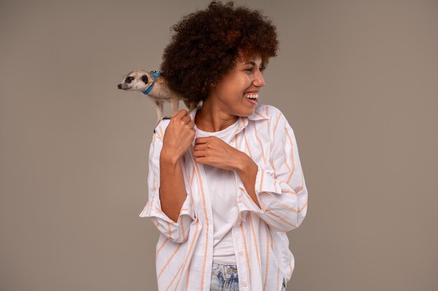 Medium shot woman holding meerkat