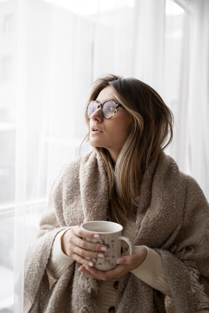 Medium shot woman holding mug