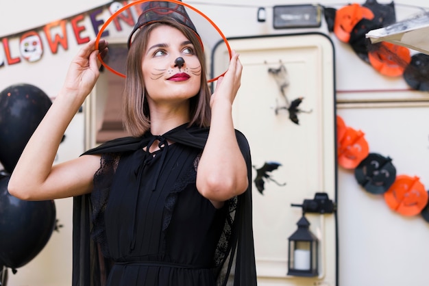 Free photo medium shot woman holding witch hat