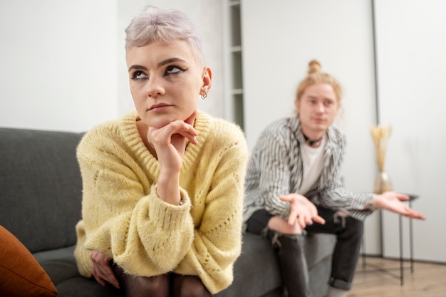 Free photo medium shot woman ignoring boyfriend