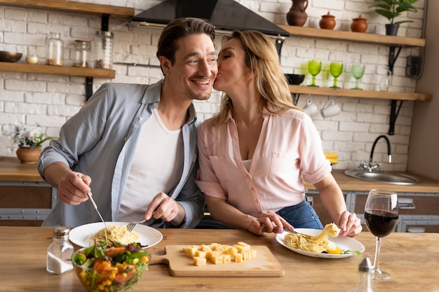 Free photo medium shot woman kissing man