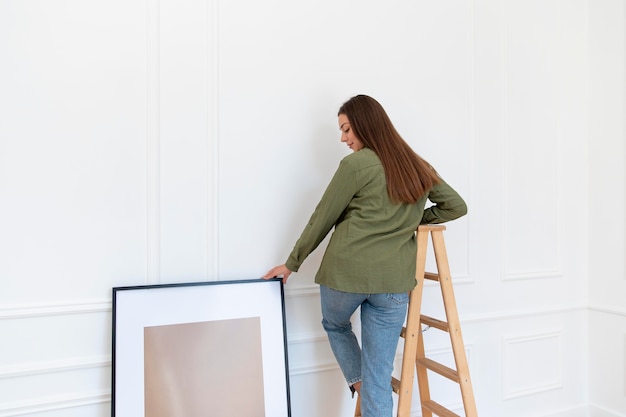 Medium shot woman on ladder