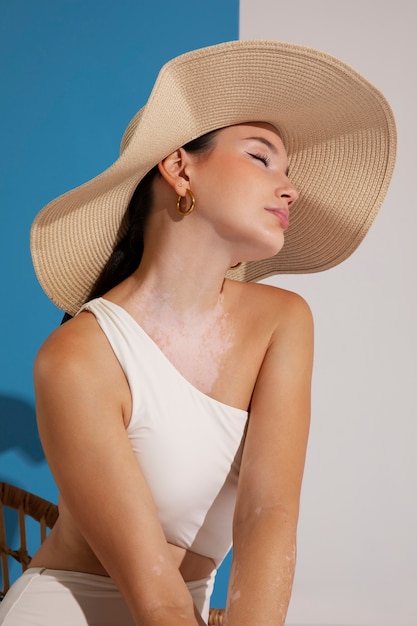 Free photo medium shot woman posing with hat