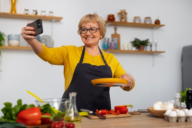 Free photo medium shot woman taking selfie