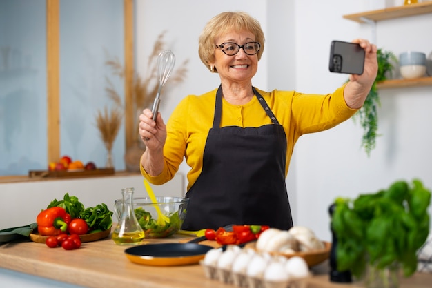 Free photo medium shot woman taking selfie