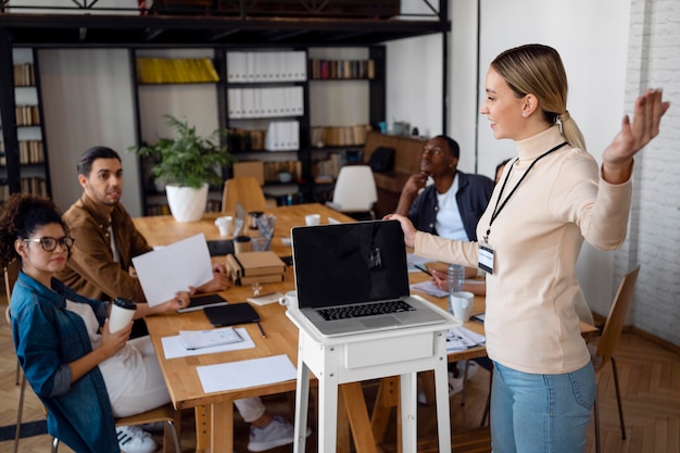 Free Photo medium shot woman talking business