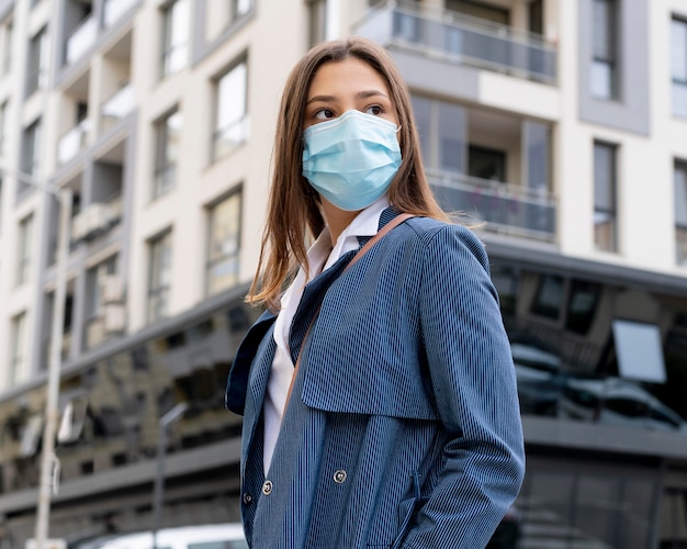 Medium shot woman wearing face mask