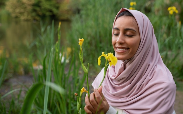 Free photo medium shot woman wearing halal outdoors