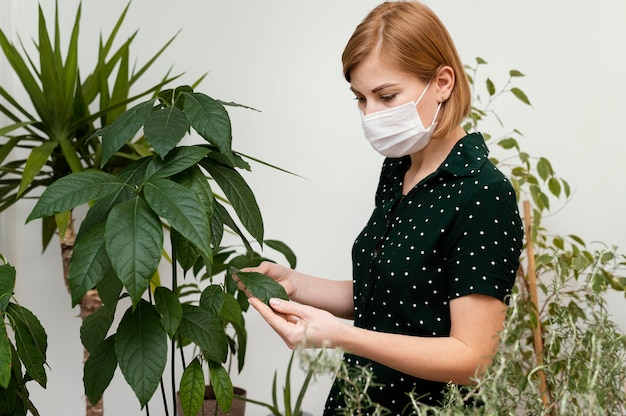 Medium shot woman wearing medical mask