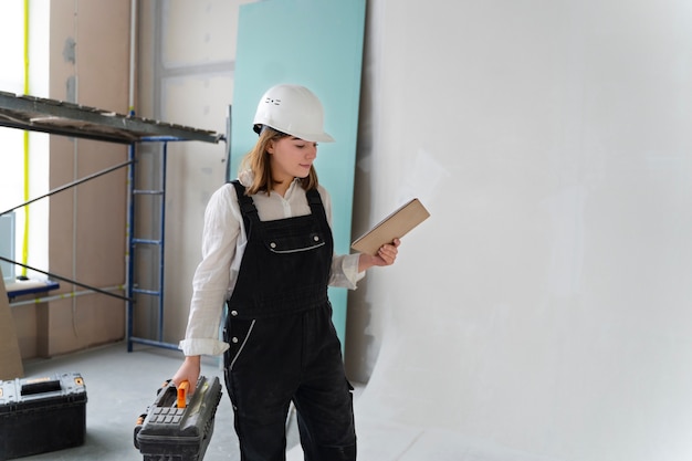 Medium shot woman wearing white helmet