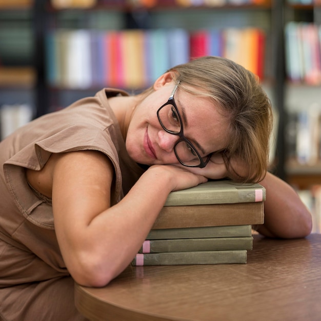 Free photo medium shot woman with books