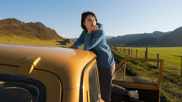 Free photo medium shot woman with car