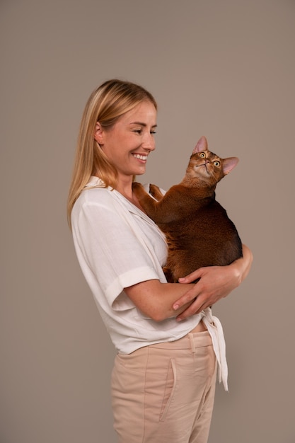 Free Photo medium shot woman with cat in studio