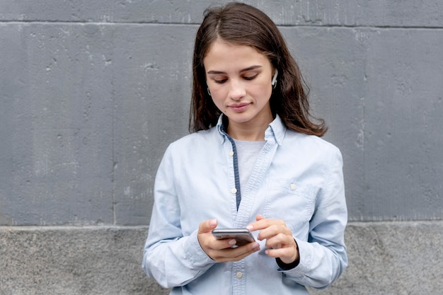 Medium shot woman with device