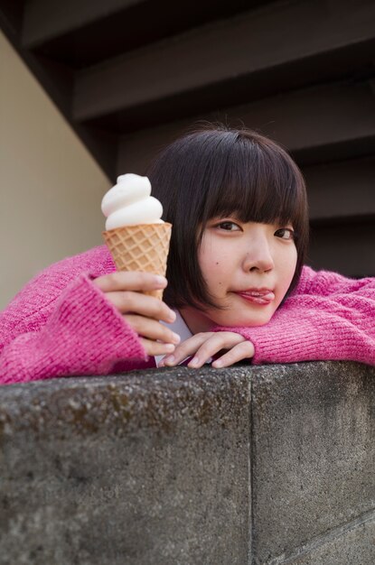 Free photo medium shot woman with ice cream cone