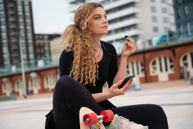 Free photo medium shot woman with skate