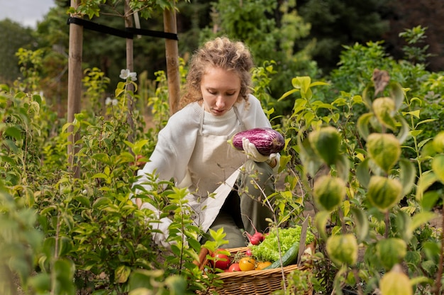 Medium shot woman with vegetables