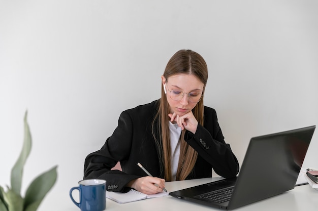 Medium shot woman at work