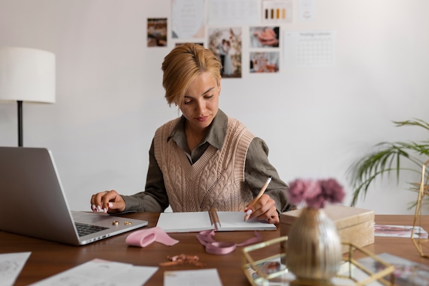 Free photo medium shot woman working as wedding planner