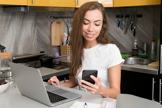 Medium shot woman working in kitchen