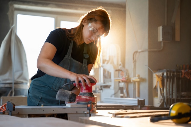 Free photo medium shot woman working with equipment