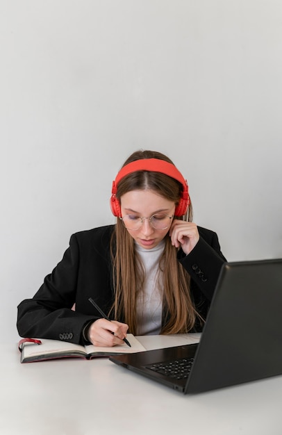 Medium shot woman working