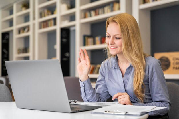 Medium shot woman working