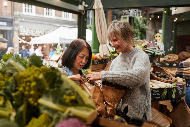 Free Photo medium shot women shopping food