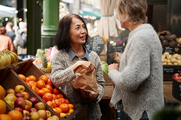 Medium shot women shopping together