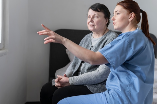 Free photo medium shot women sitting together