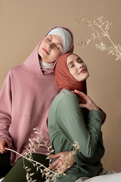 Free photo medium shot women wearing hijab