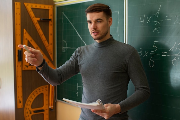 Free photo medium shot young man teaching math