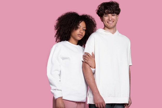 Free photo medium shot young people wearing white shirts