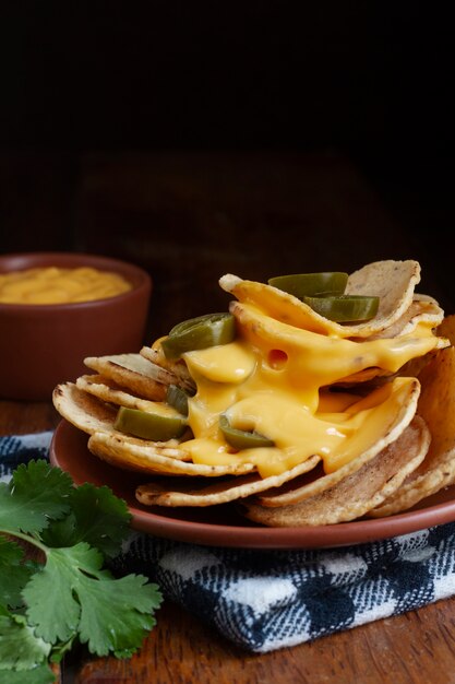 Melted cheese with pita and pickled chili