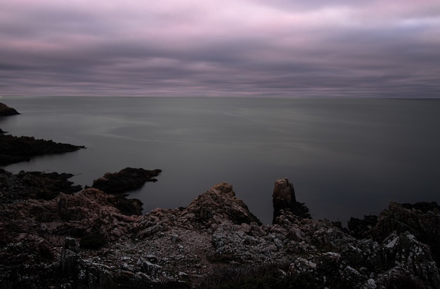 Free Photo mesmerizing view of a calm ocean on a gloomy day