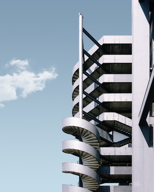 Free photo metal building and the stairway under the blue sky