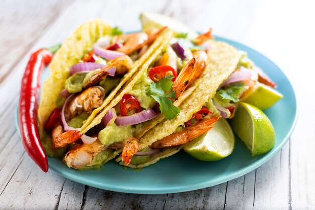 Mexican tacos wih shrimp and vegetables