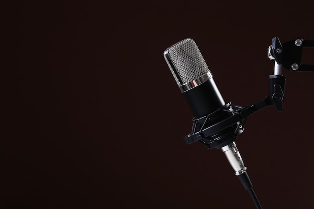 Free photo microphone on dark