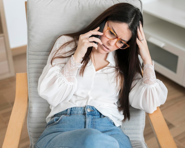 Mid shot brunette woman talking on phone